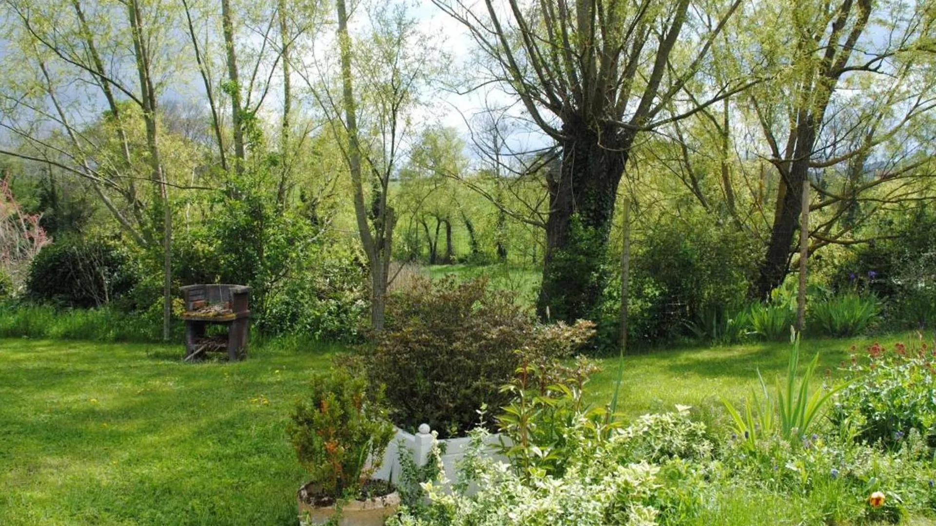 Gite Familial Calme Avec Jardin, Terrasse, Equipements Modernes Et Jeux Pour Enfants A Lentigny - Fr-1-496-129